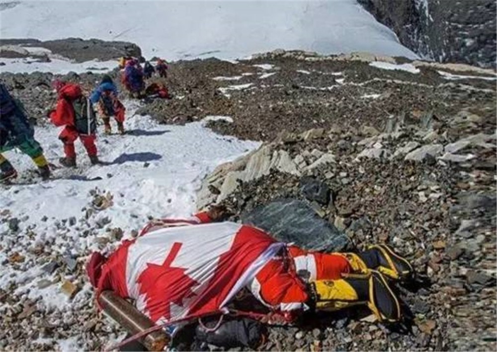 珠峰著名的遇难者绿靴子20多年都无人将他搬下山这是为何