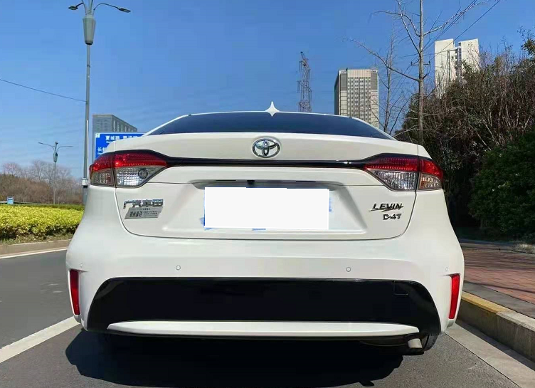 实拍丰田雷凌外观个性配战斧式大灯低油耗10万出头