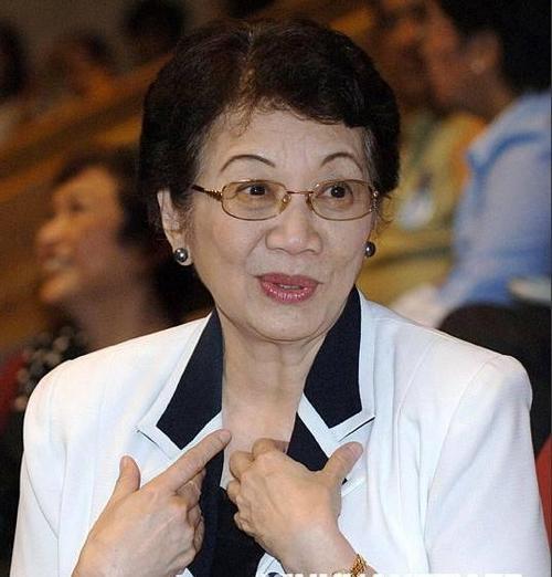 阿基诺夫人:亚洲首位女总统,多次提及华人后裔身份