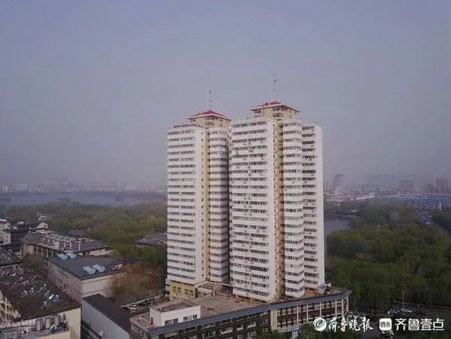 济南保护大明湖视廊,近百米高的东湖大厦将被依法处置