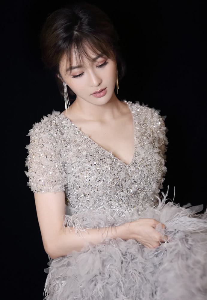 她和付瑞亭有过一段婚姻,但因性格不合一年左右就离婚了.