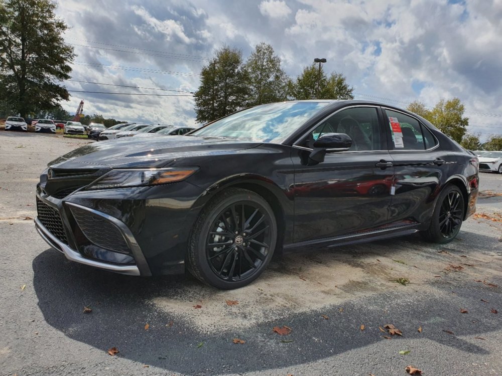 新款丰田凯美瑞运动版现身实拍,黑武士造型比雅阁帅,v6 四驱