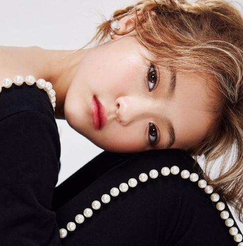 blackpink小师妹ellagross衣品超赞腰细腿长颜值高12岁超有范