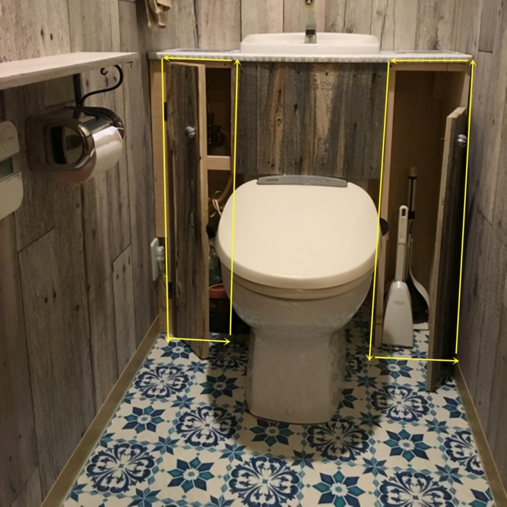 没想到瓦工留了一手,马桶后砌堵矮墙挖2个壁龛:这下我没话说了