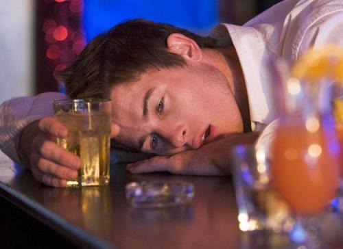 大部分人在和醉酒之后,会选择喝点蜂蜜水或牛奶来解酒醒酒,其实这种