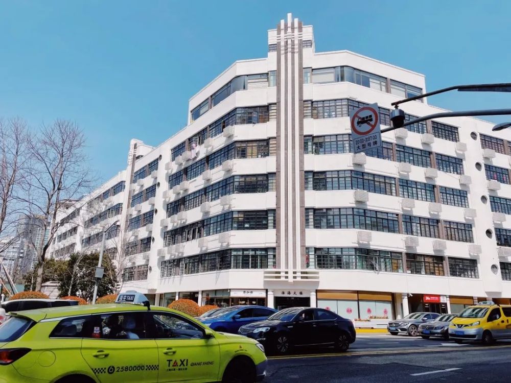 今年91岁的淮海大楼原名恩派亚大楼,是第二批上海市优秀历史建筑,徐汇