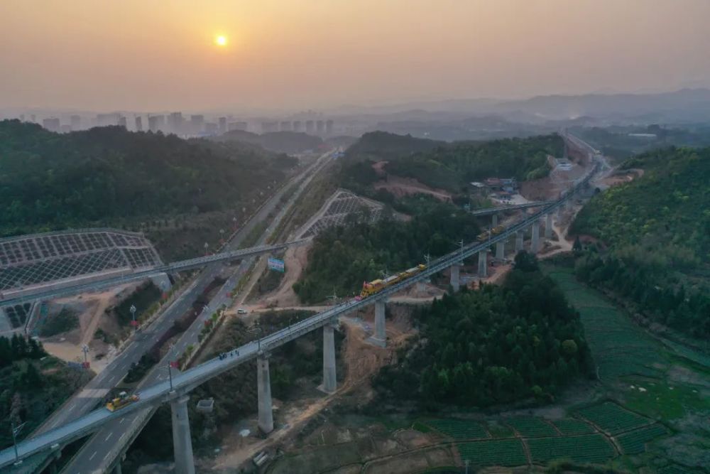 興泉鐵路是東南沿海通往中西南地區鐵路通道的重要組成部分,這條鐵路