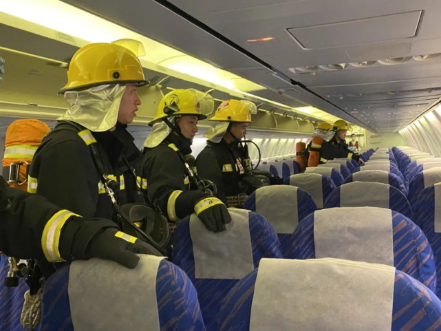 防患于未燃恩施机场开展航空器灭火实战演练