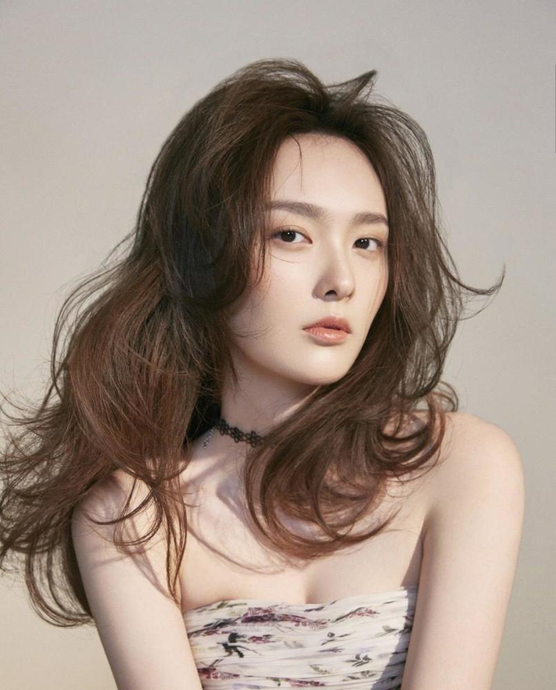 杨之楹新剧十二谭开播化身小妖青虫离经叛道不简单