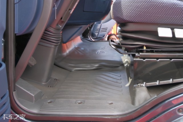 经典老车回顾解放j6p牵引车竟然出过平地板