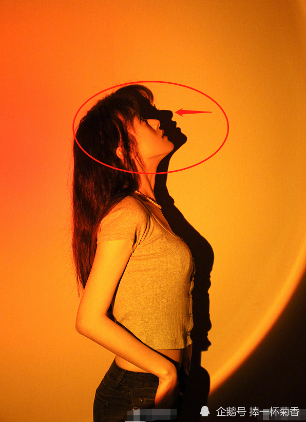 袁冰妍上班"生图"被疯传,关掉滤镜怼脸拍,这侧颜是认真的?_腾讯新闻