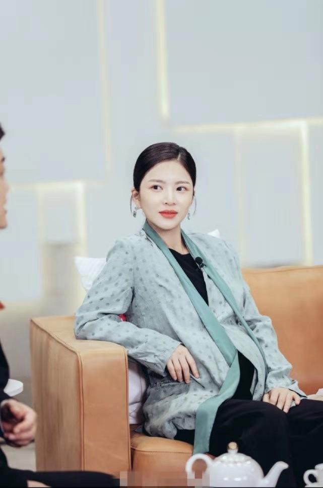 孕期发胖的王灿,晒旧照怀念好身材,衣服品牌惹人关注_腾讯新闻