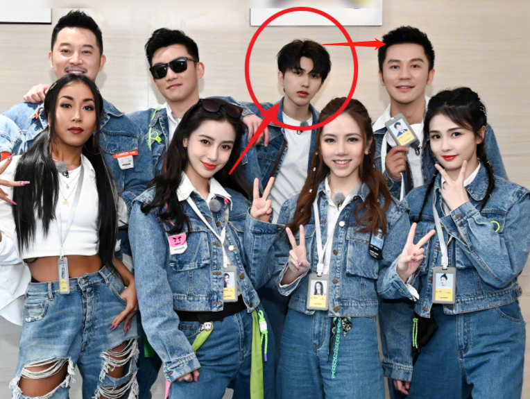 当184蔡徐坤跟180李晨同框,身高差成最大槽点,谎言藏不住了