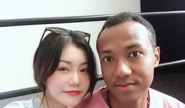 不能因为肤色不同就排斥他们,在很多女孩的眼里,黑人男孩都是非常优秀