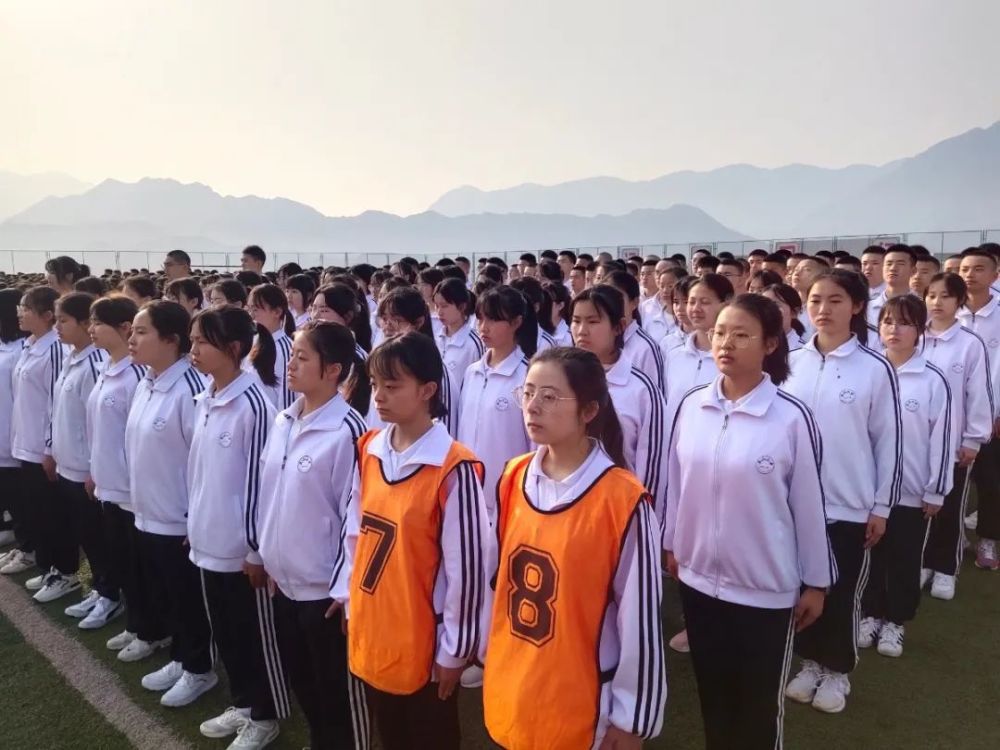 3月29日上午,巫山二中隆重举行2021年春季军训启动仪式.巫山二中