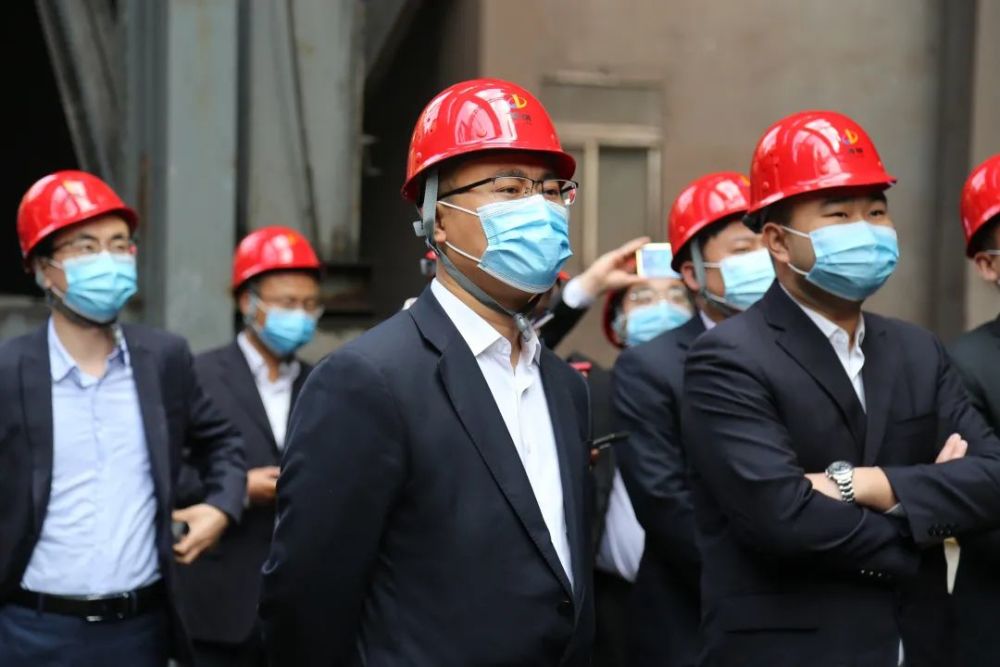 3月28日,学员们前往略钢公司实地参观了炼铁车间,炼钢车间,轧钢车间