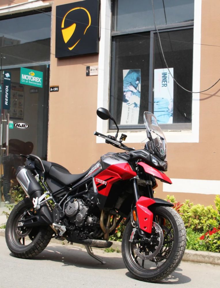 比宝马f750gs多一缸凯旋tiger850sport实拍鉴赏