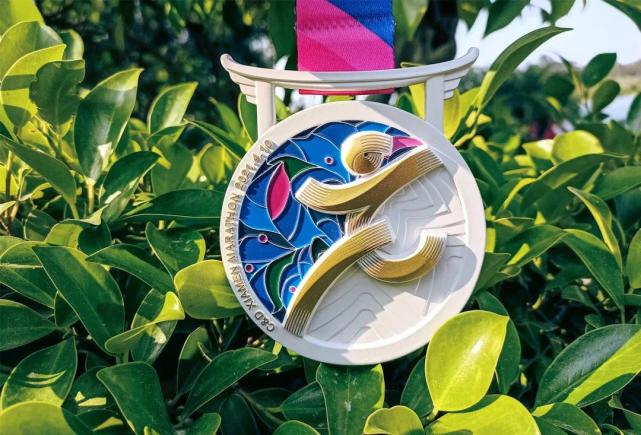 厦门马拉松奖牌公布古厝建筑三角梅浪花凸显闽南特色