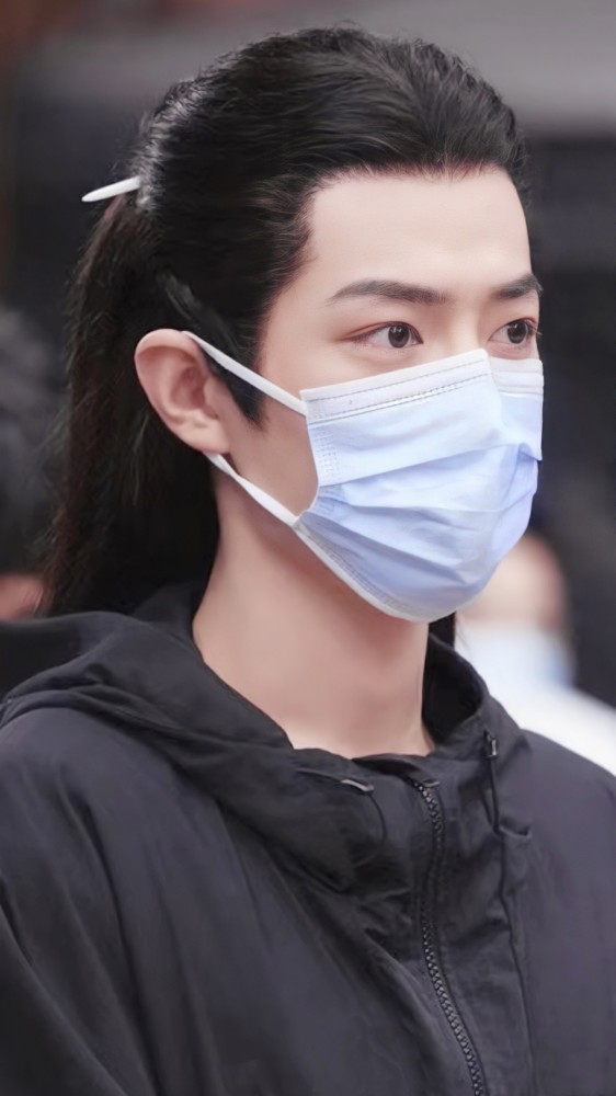 玉骨遥开机图曝光肖战穿李宁潮牌出镜新剧造型不输魏无羡