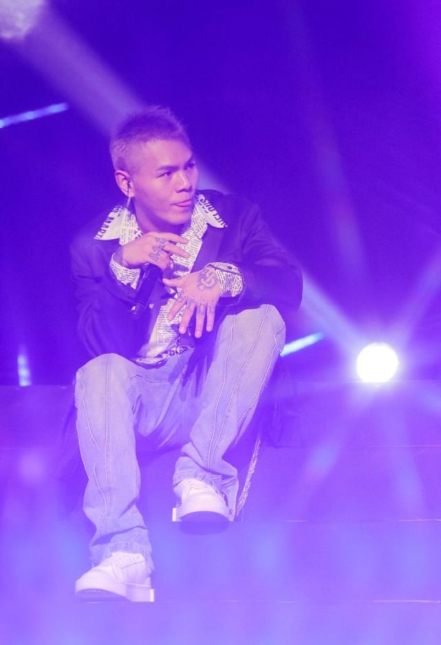 cblock大傻被diss被指在8英里决赛引导观众