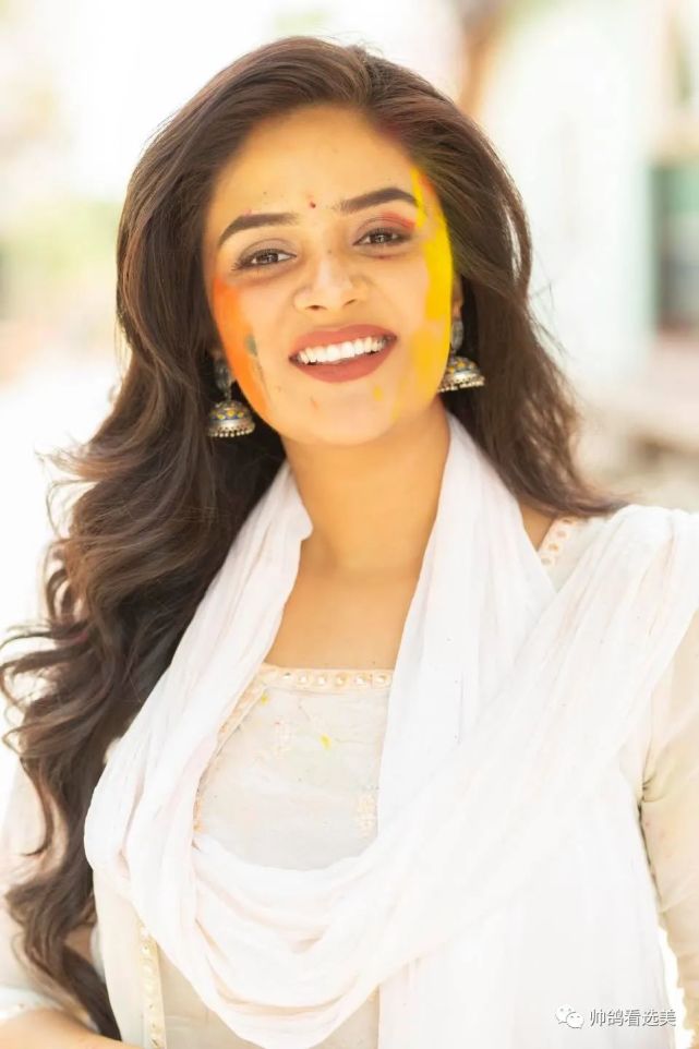 印度人欢庆洒红节选美小姐祝大家节日快乐