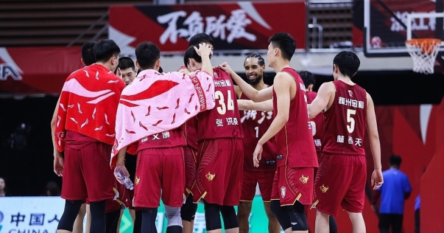 广东队力克浙江队豪取7连胜却迎一坏消息继易建联后又有核心受伤