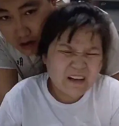 看来这也是她秀恩爱的一种方式,并且郭老师也十分爱自己的家庭和达令