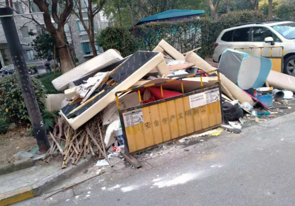 小区自从来了这些绿房子建筑垃圾就不见了