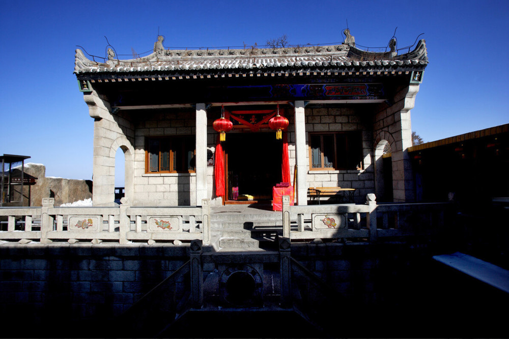 懸空洞,道觀20餘座,其中玉泉院,東道院,鎮嶽宮被列為全國重點道教宮觀