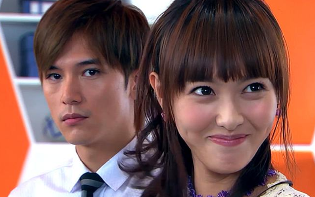 戴上眼镜的夏天美是那样的普通,普通到任谁在街上