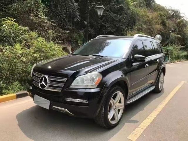 10多万买纯12年奔驰gl550大气上档次不愧是奔驰家族的象征