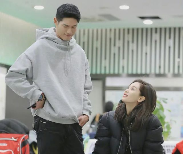 王子文吴永恩逛街被偶遇都在关心吴永恩帅不帅我却被他的细节甜到