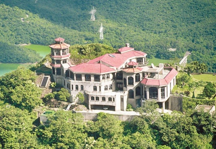 华人置业,买入香港太平山顶豪宅天比高项目