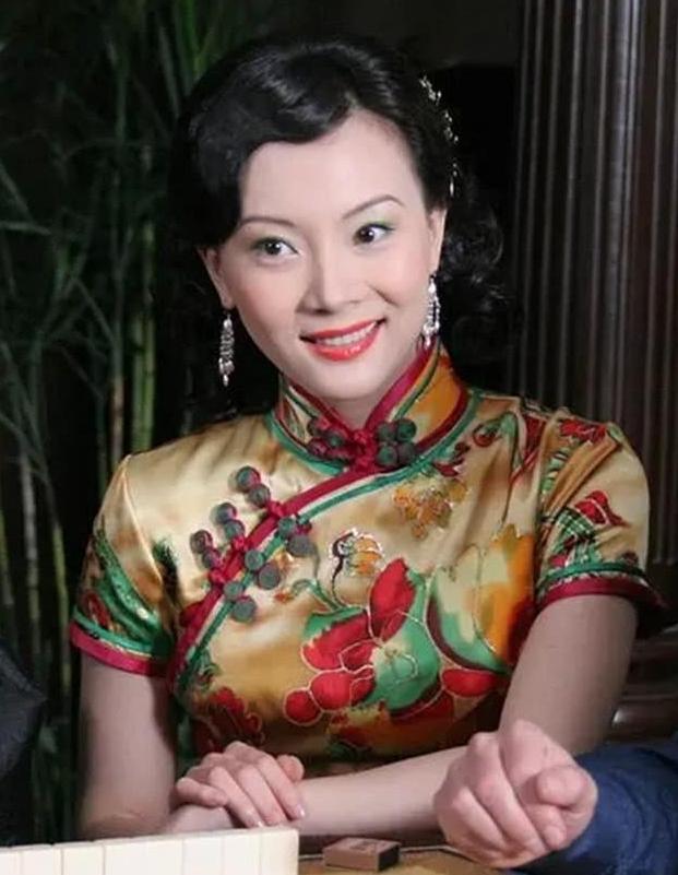 大家认识陈数可能是2007年的《新上海滩》中的方艳芸,虽然是上海滩第