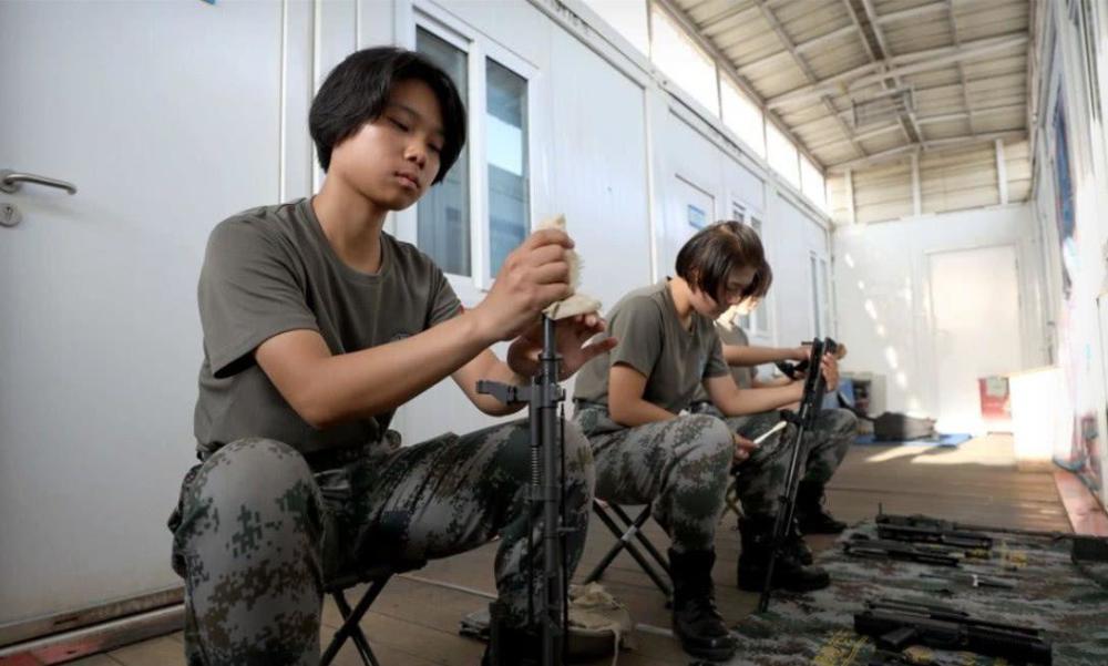 軍隊內務看了美國女兵宿舍再看中國女兵宿舍就明白差距了