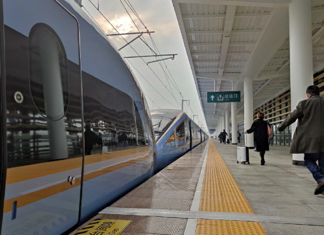 此外,本次调图还将加开徐州东至上海的g8297/g8298次列车1对,经由徐盐