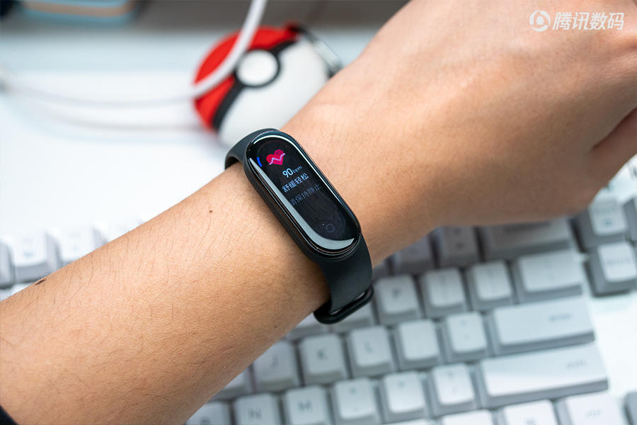 小米手环6评测六年了小米终于干掉了手环上的按键