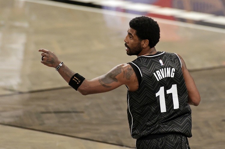 比赛第1节欧文就展示出了他个人惊艳的状态,首节篮网全队轰下37分