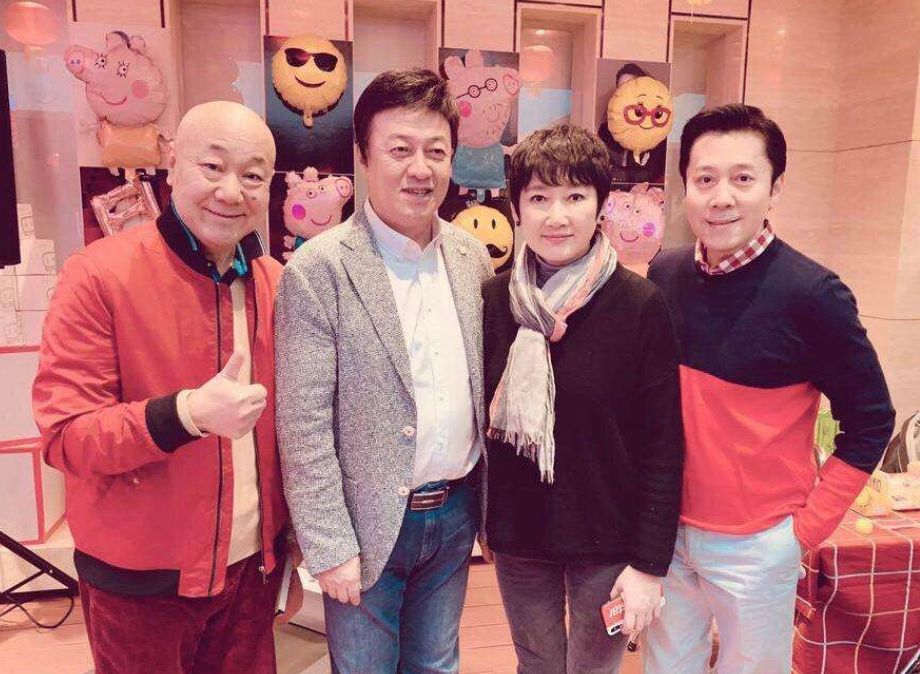 成方圆的第一任老公是圈外人,而且还曾是她的私人音乐老师,两人朝夕