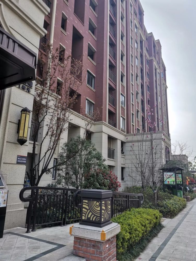 绍兴小区交付仅1年!就这样了?