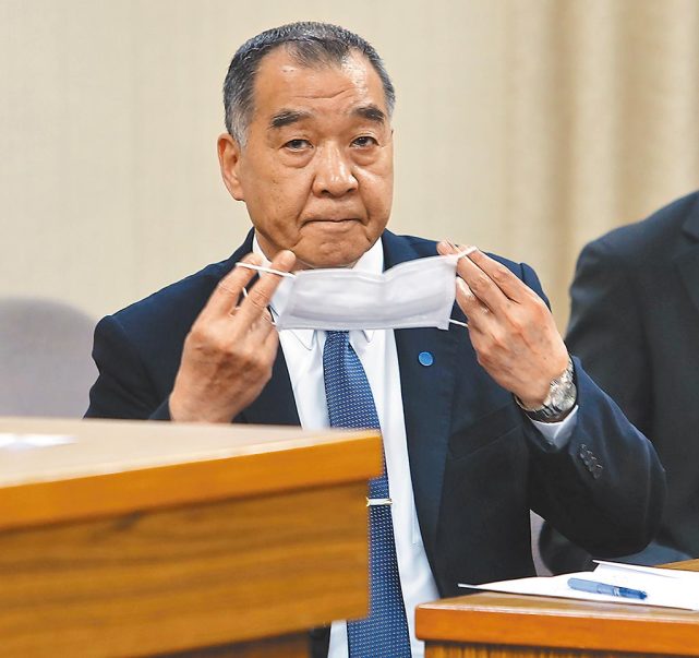 台当局防务主管部门副负责人张哲平表示,"飞安报告"分三阶段,第一个是