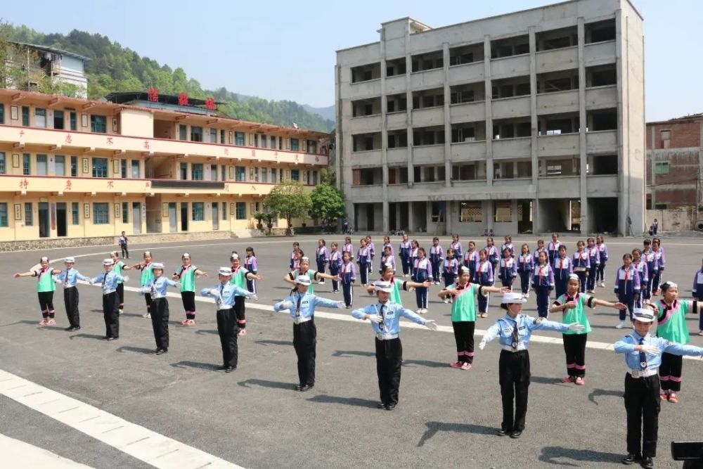 全国中小学生安全教育日 贵州交警与你一起携手 童 行 腾讯新闻