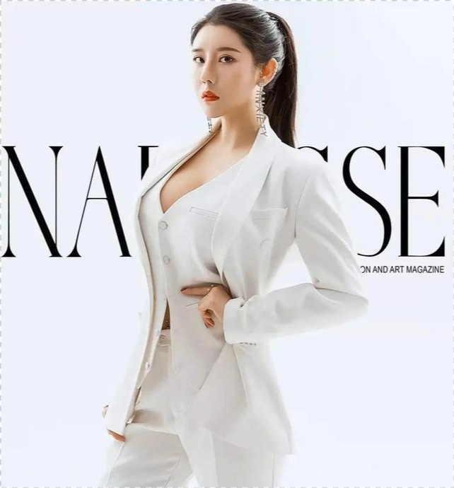 刘太阳因为在健身比赛里面因为身材太好而爆红,她的身材比参加比赛的