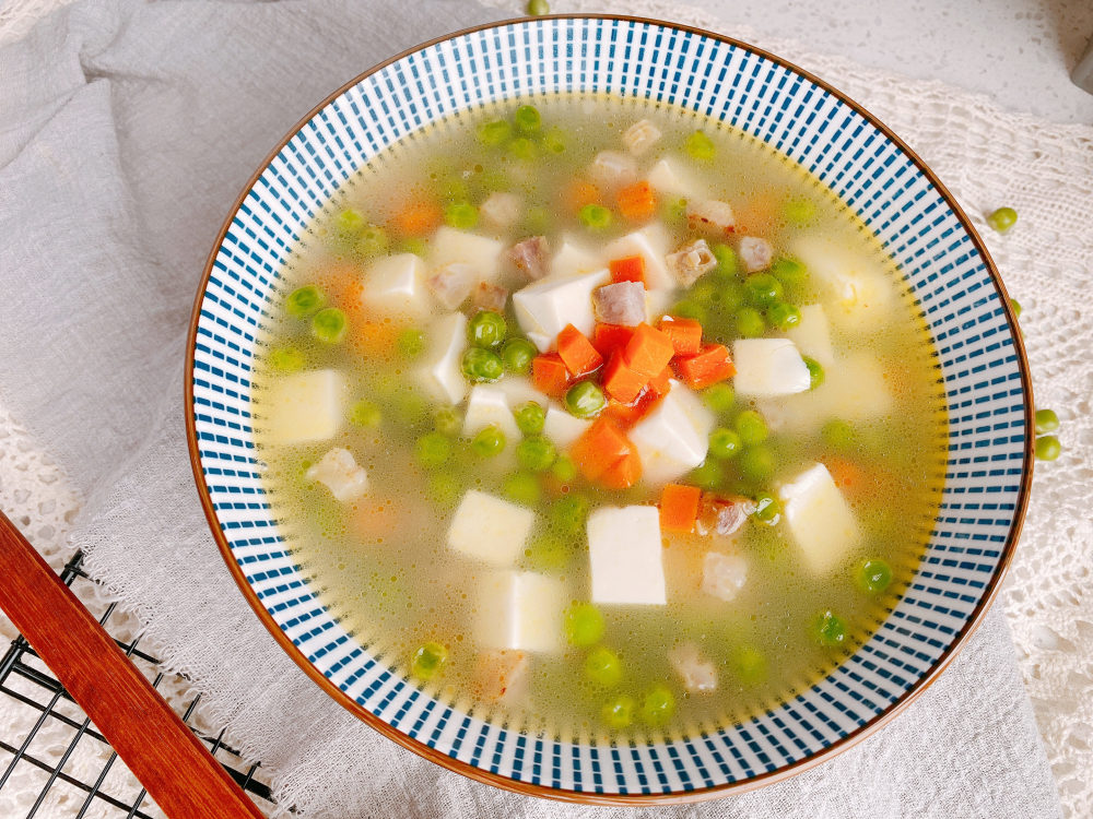 春天要多吃豌豆加3种食材煮汤喝营养不油腻5分钟就能出锅