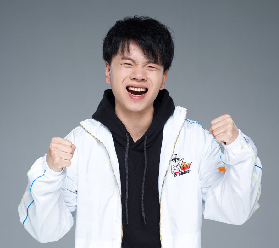 fly和暴风锐深夜双排,暴风锐直言对小胖有意见,fly表情很不自然_腾讯