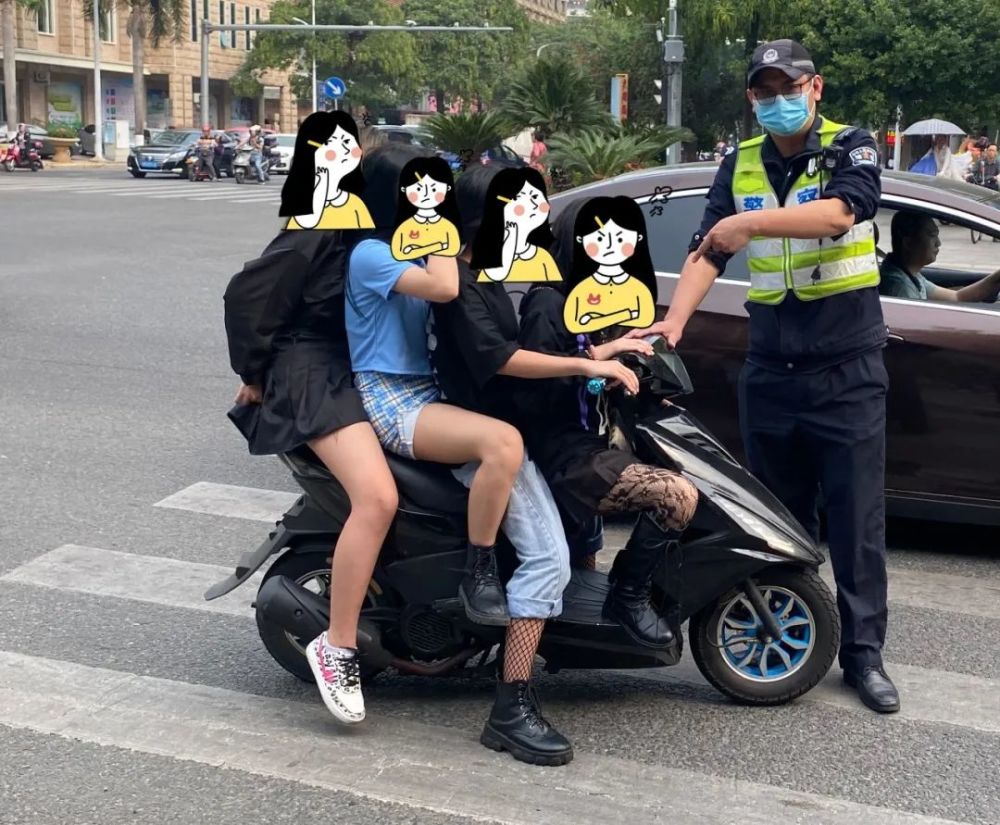 一辆"鬼火"摩托车坐了4个女生,驾驶人年仅14岁!_腾讯新闻