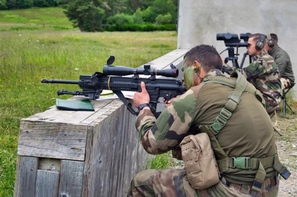 法国陆军狙击手训练用的还是80年代老枪说好的德国与比利时新枪呢