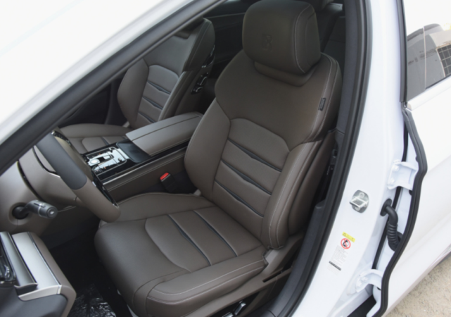 比亚迪e9纯电专车售2298万元实力究竟如何