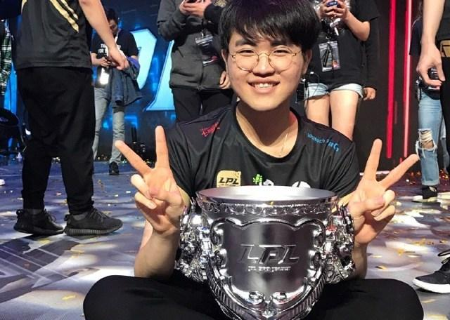 lol姿态一语道破季后赛赛制玄机rng粉丝开始吐槽心疼uzi