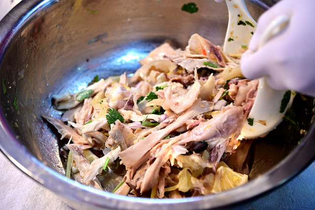 隐藏在厦门网红菜市场中的澳门网红手撕鸡,你吃过吗?